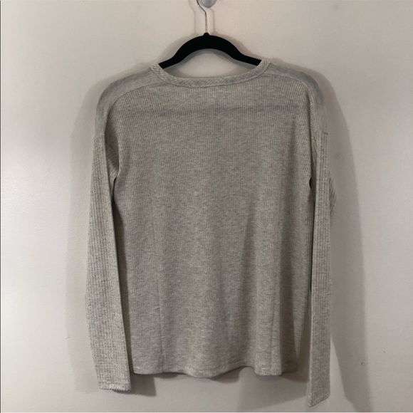 Rag & Bone V Neck - Picture 4 of 7